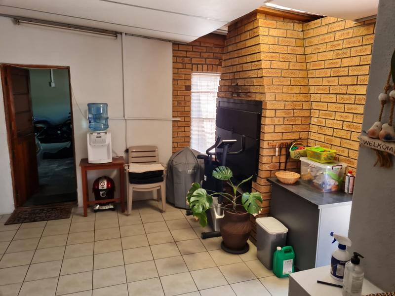 4 Bedroom Property for Sale in Goodwood Central Western Cape